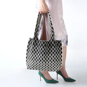 4e09a97a-f3c5-441c-8625-ef0e292e0022.jpg Good-looking Big Wave Flying Woven Bag Fashionable All-match Large Capacity Two-tone